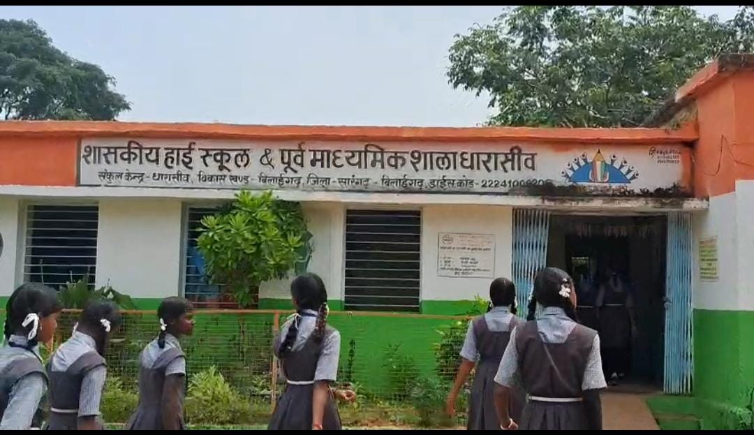 मारपीट मामले में शिक्षक पर गिरी गाज : धारासीव स्कूल में बच्चों के सामने ही दो शिक्षक आपस में भिड़े, सीसीटीवी कैमरे में कैद हुआ था मामला