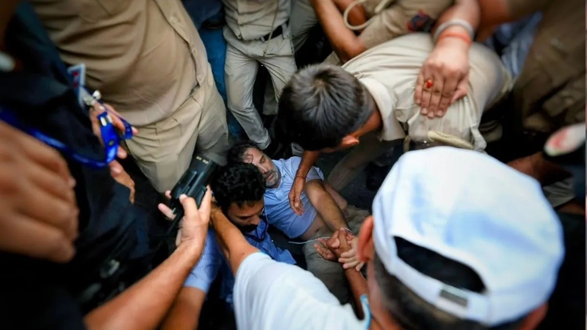 PM आवास के पास धरना! राहुल गांधी, प्रियंका गांधी और अखिलेश यादव को दिल्ली पुलिस ने हिरासत में लिया