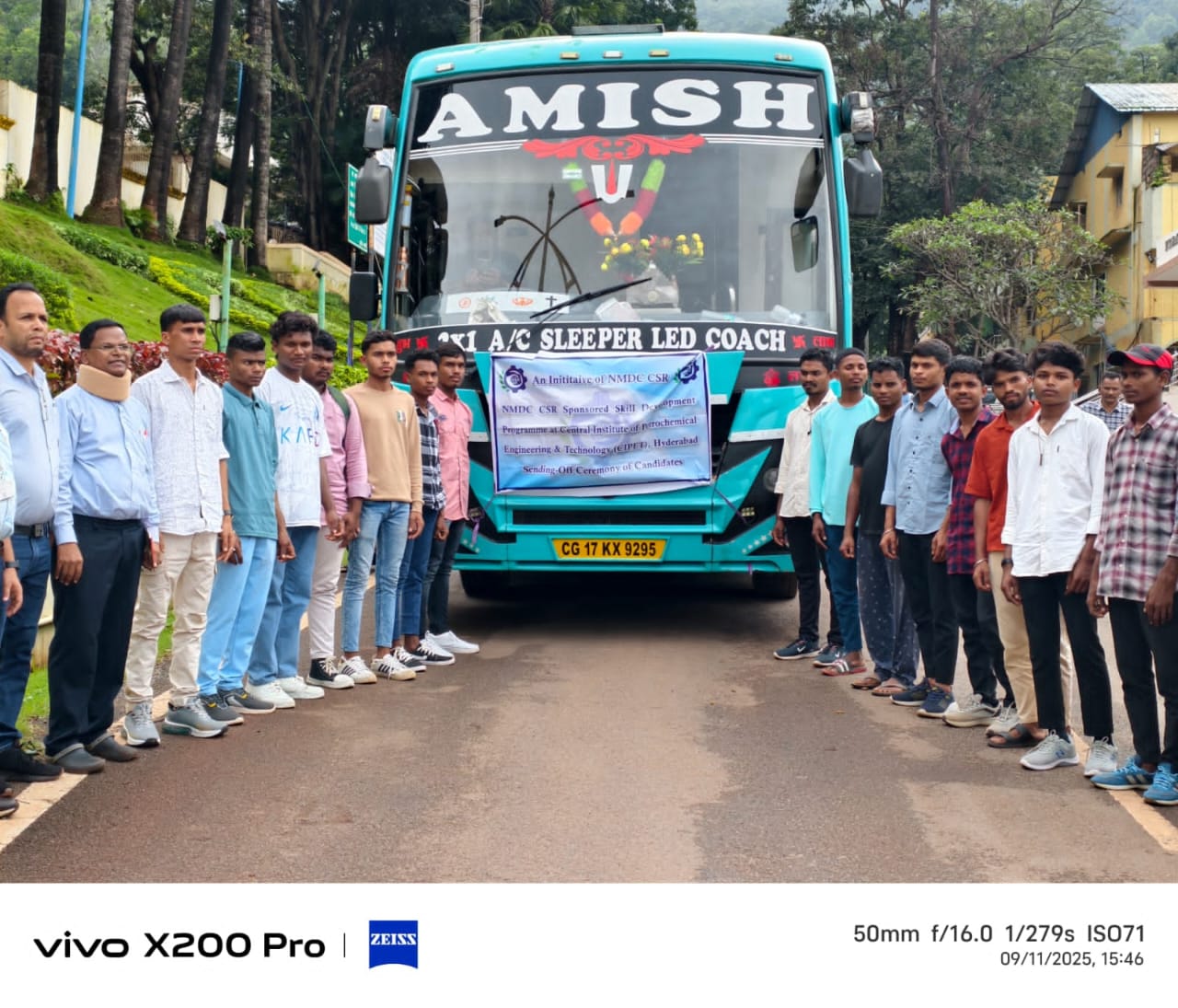 एनएमडीसी किरंदुल ने 16 आदिवासी युवाओं को तकनीकी प्रशिक्षण हेतु किया रवाना