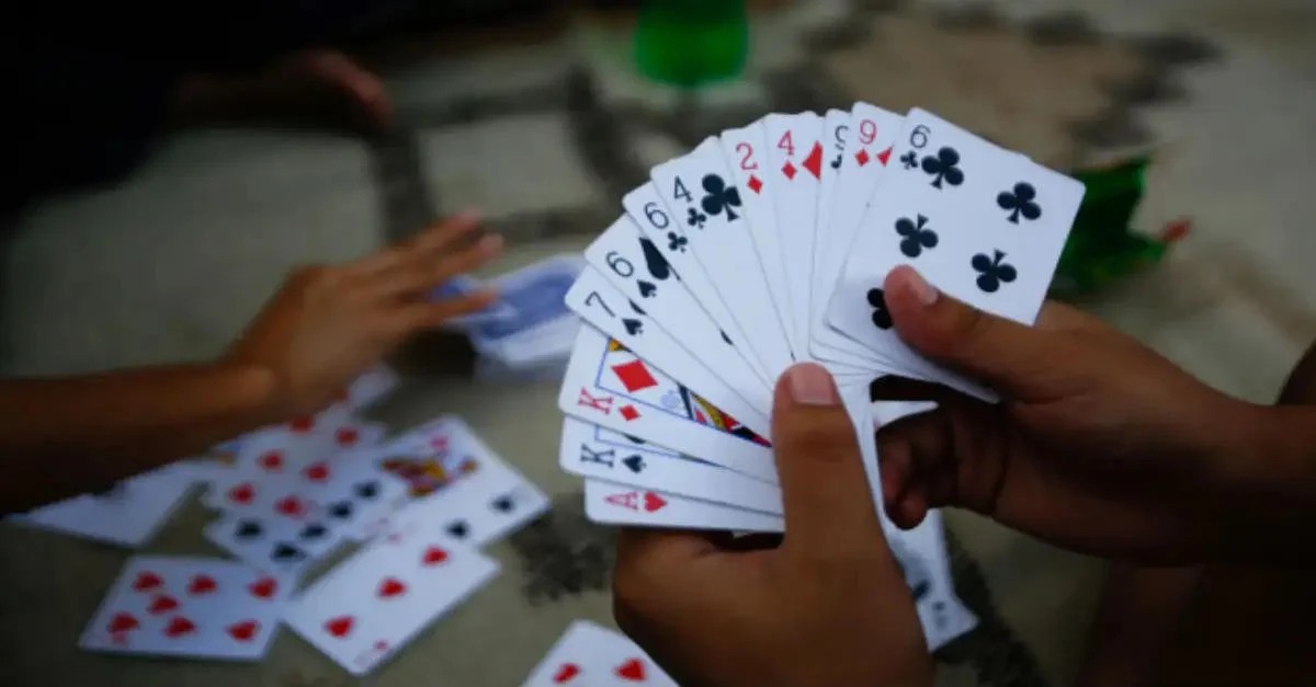 फार्महाउस में सजी थी जुए की महफिल, पुलिस ने 8 को दबोचा, लाखों नकद जब्त