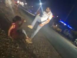 CG NEWS: सरेआम युवक की गुंडागर्दी,लड़की को लात-घूसों से पीटा