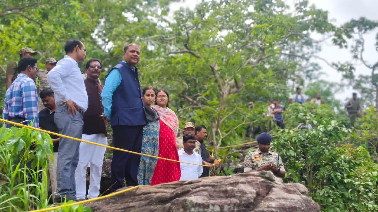 मंत्री केदार कश्यप ने किया अबूझमाड़ के प्राकृतिक सौंदर्य स्थल का निरीक्षण,कहा-यहां के विकास से जुड़ेगा क्षेत्र का भविष्य