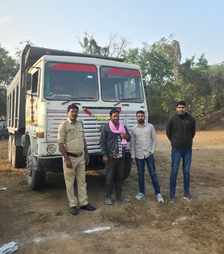 अवैध खनिज परिवहन करते 3 हाईवा और 1 ट्रेलर जब्त