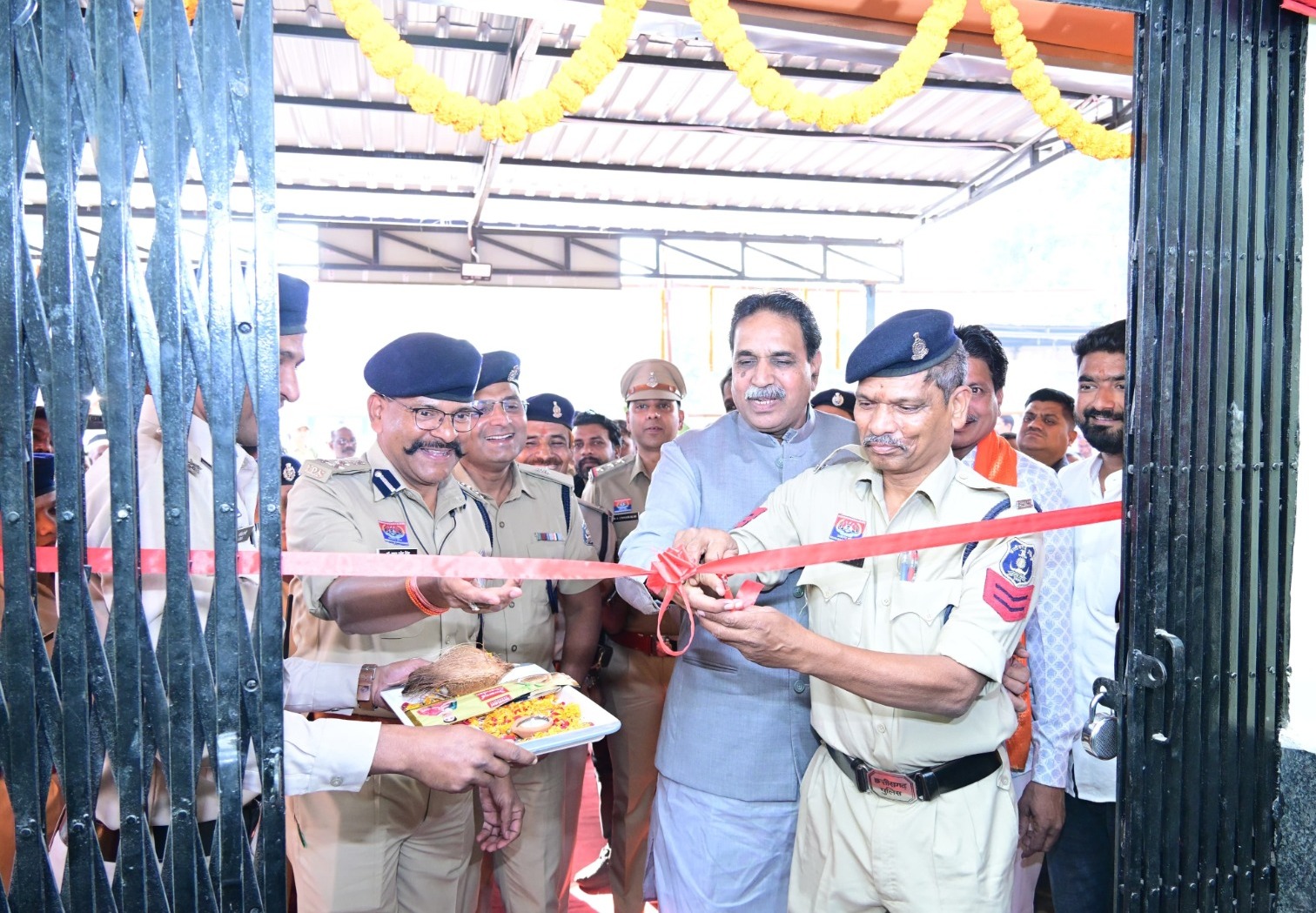 गुढ़ियारी स्थित कबीर चौक के पास में पुलिस चौकी रामनगर के नवीन भवन का किया गया उद्घाटन