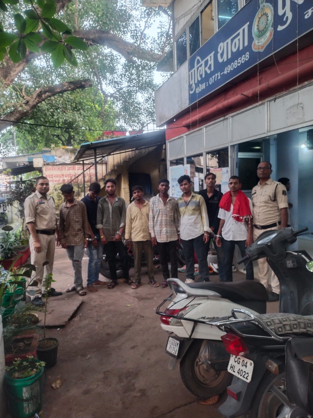 Raipur Ganesh Visarjan:रायपुर में गणेश विसर्जन झांकी में पुलिस का बड़ा एक्शन, कुल 111 असामाजिक तत्वों के खिलाफ कार्रवाई