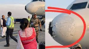 IndiGo Airlines 6E-2142:बिजली गिरने से टूटा विमान का अगला हिस्सा, मची चीख-पुकार