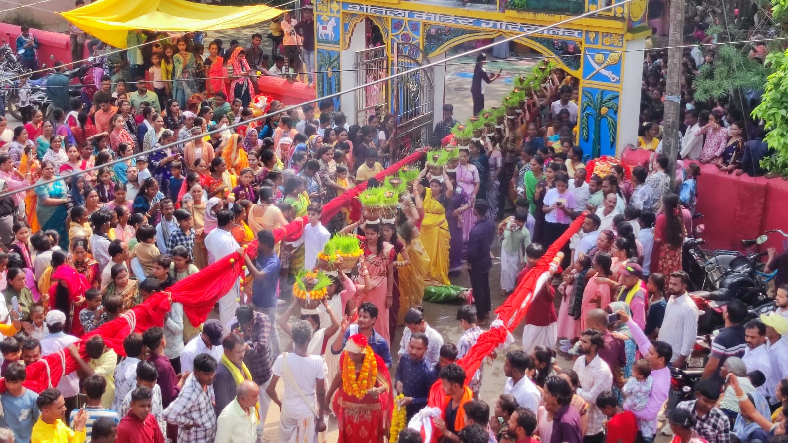 ज्योत जवारा के साथ माता रानी को श्रद्धालुओं ने दी नम आंखों से विदाई, कल मां दुर्गा की प्रतिमाओं का होगा विसर्जन