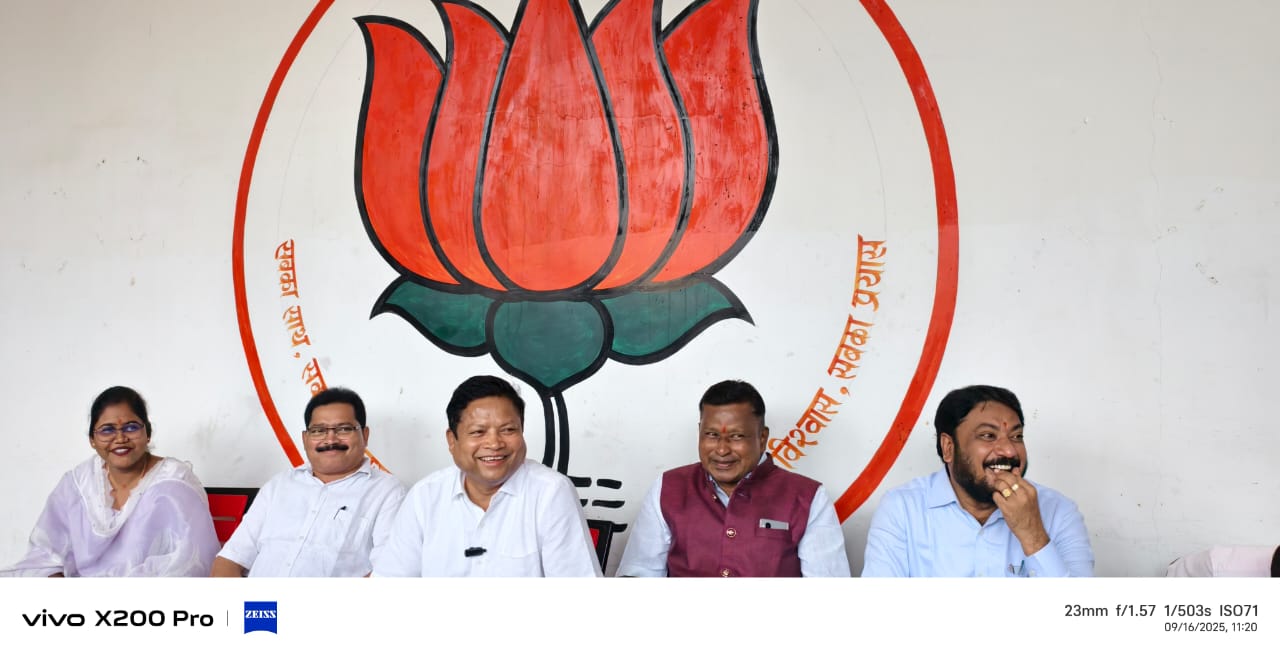 “रेत पर  विधायक विक्रम मंडावी की सियासत, भाजपा के पूर्व वनमंत्री महेश गागड़ा ने खोली पोल”
