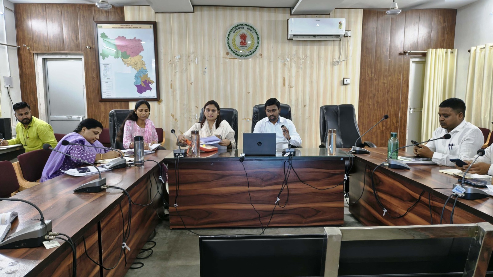 समय-सीमा बैठक में कलेक्टर की सख्ती:डीएमएफ के नियमों का कड़ाई से पालन अनिवार्य, 5 वर्षीय समग्र विकास योजना बनाने के निर्देश