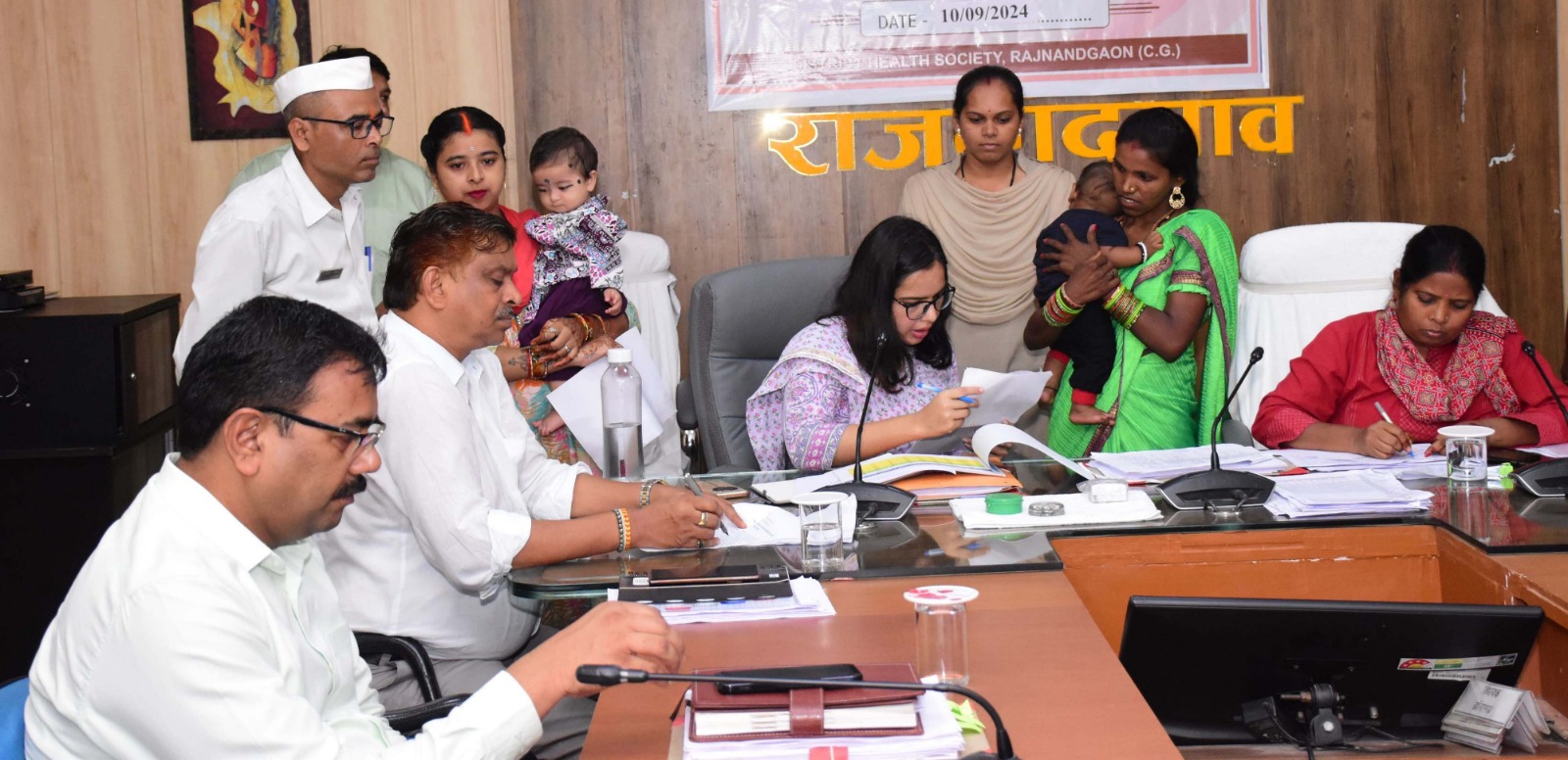 जनदर्शन में नागरिकों ने समस्याओं के समाधान के लिए दिया आवेदन,सीईओ ने जनदर्शन में सुनी जनसामान्य की समस्याएं