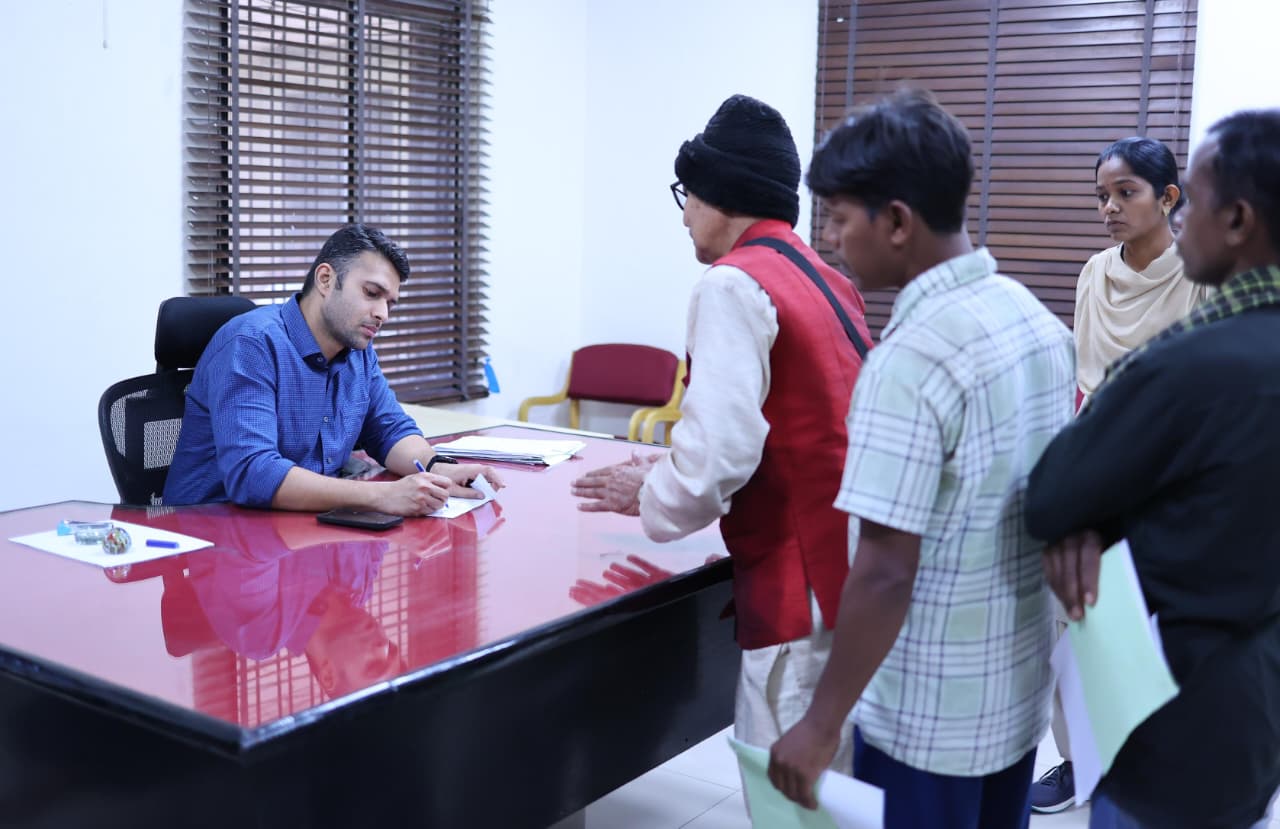 जनदर्शन में आमजन की समस्याएं सुनी गई,कलेक्टर ने संबंधित विभागों को आवेदन पर त्वरित निराकरण के दिए निर्देश