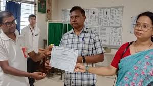 शिक्षक के बेटे ने अपनी मां की अंतिम इच्छा पूरी की,दान किया मां का पार्थिव शरीर 