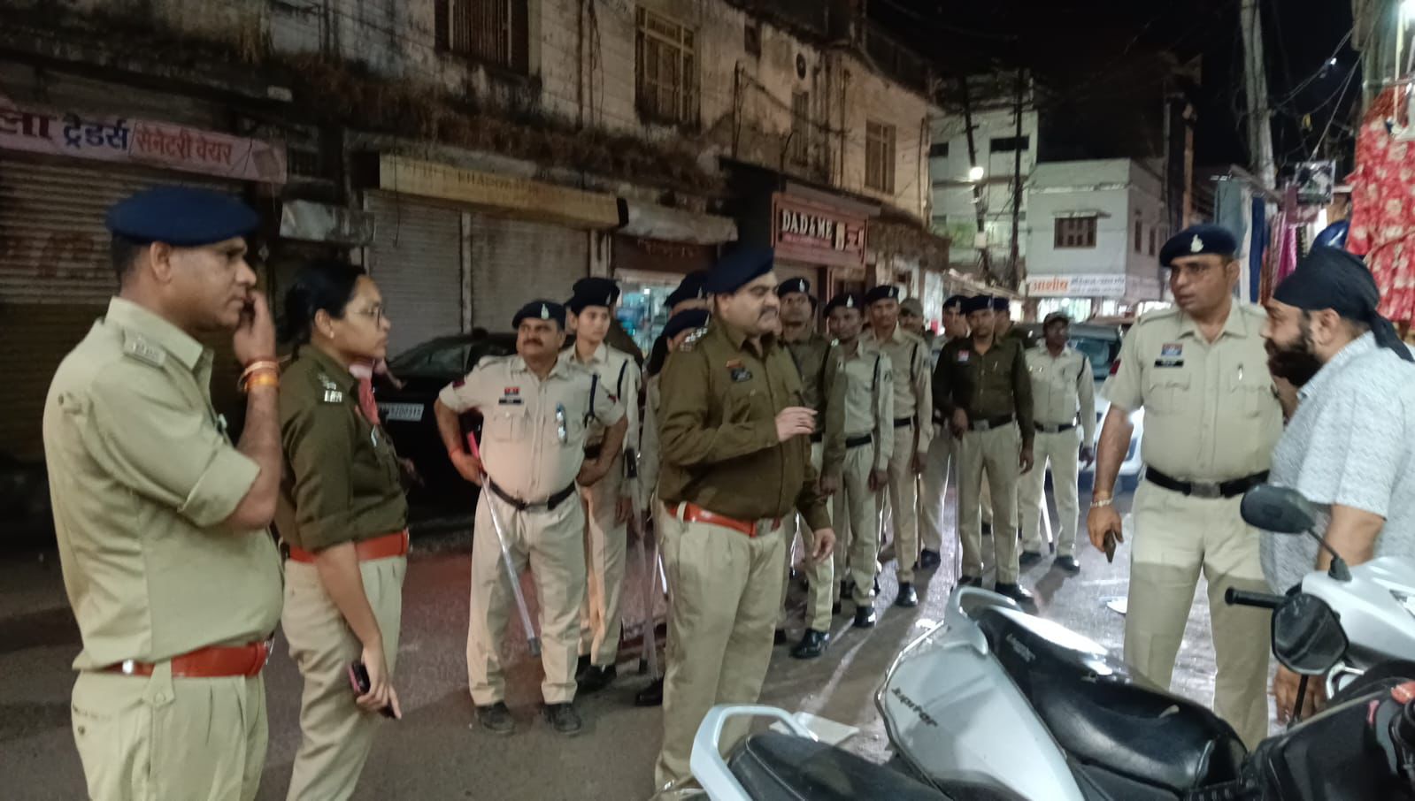 यातायात व्यवस्था सुधारने खुद सड़क पर उतरीं एसपी रत्ना सिंह,पैदल मार्च कर चलाया सघन अभियान