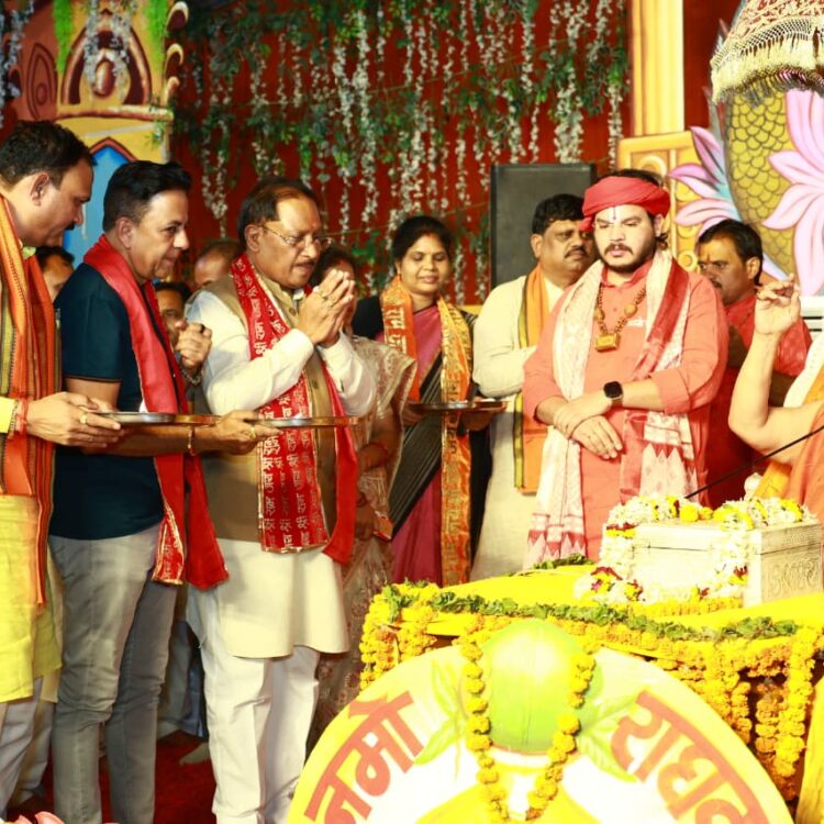 चिरमिरी में राममय हुआ वातावरण, मुख्यमंत्री विष्णु देव साय ने श्रीराम कथा में लिया आशीर्वाद