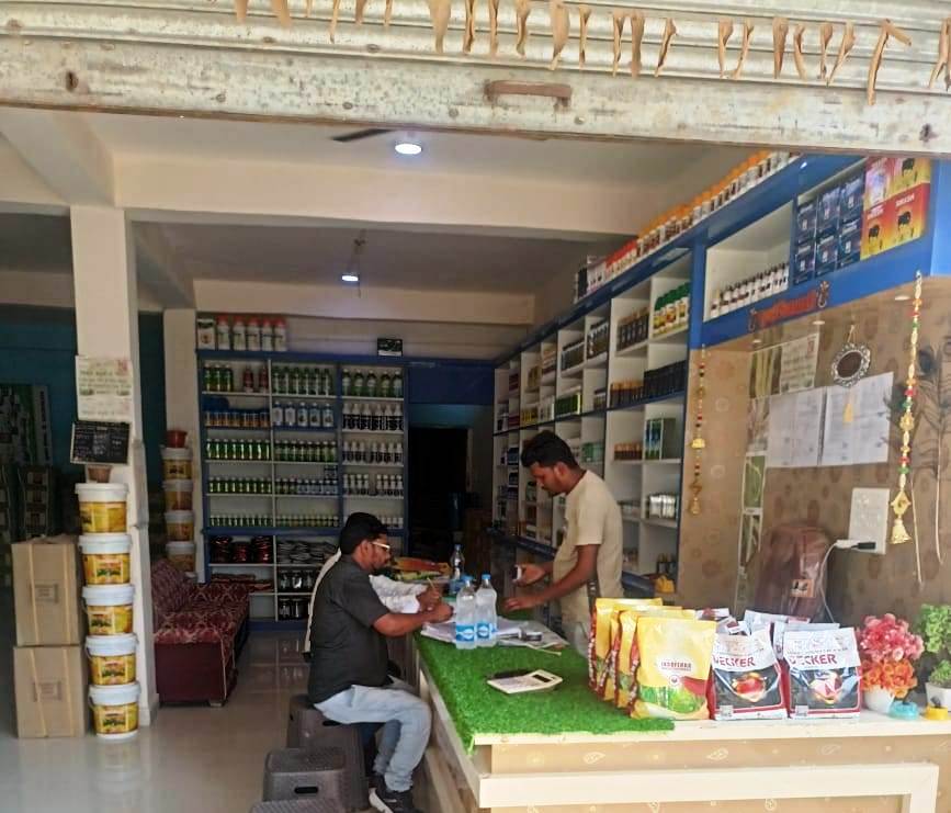  उर्वरक विक्रय में अनियमितता के मामले में पांच संस्थानों को नोटिस,तीन विक्रय केन्द्र पर लगा प्रतिबंध