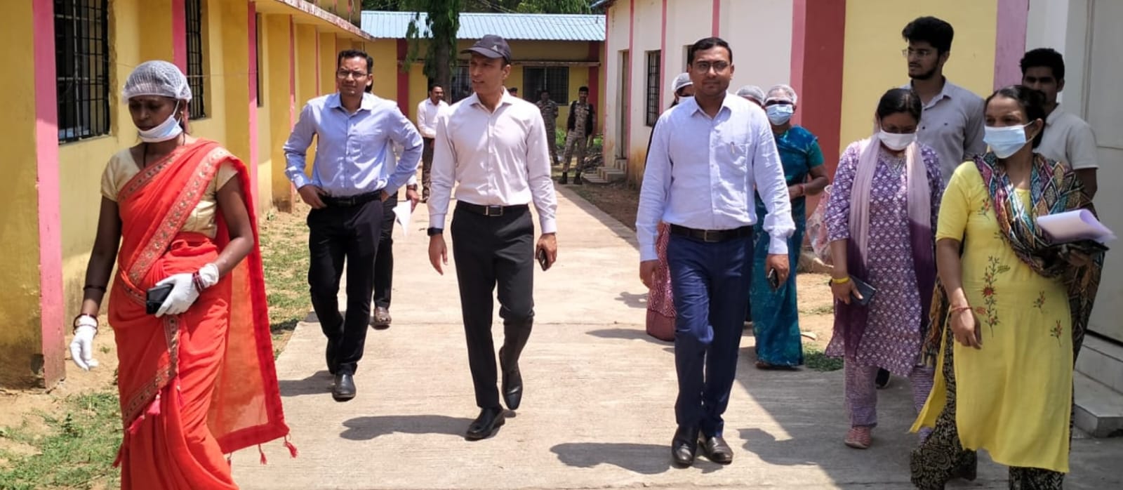 दंतेवाड़ा में विकास की जमीनी हकीकत का निरीक्षण, सीएक्यूएम सदस्य सचिव तरुण पिथोडे पहुंचे दौरे पर