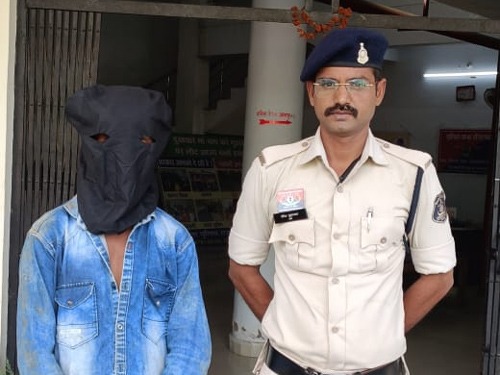 मोहल्ले में शांति भंग कर रहा युवक गिरफ्तार