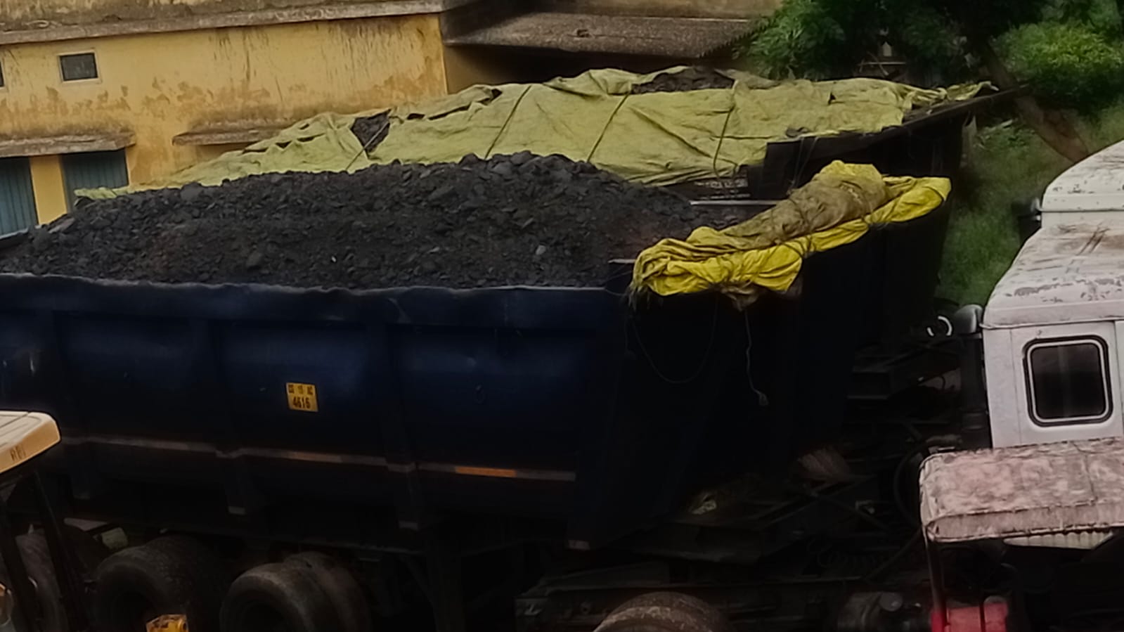 कोयला चोरों पर सूरजपुर पुलिस की बड़ी कार्यवाही, 55 टन कोयला, 2 हाईवा, 1 जेसीबी मशीन, 1 कार, 1 मोटर सायकल, 1 लाख 14 हजार रूपये नगदी जप्त, 4 आरोपी किए गए गिरफ्तार