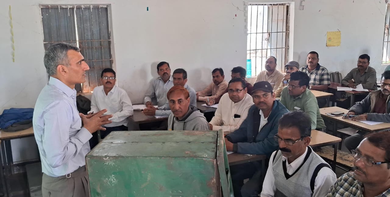 निर्वाचन कार्य में लापरवाही पर तीन प्रधान पाठकों को कारण बताओ नोटिस
