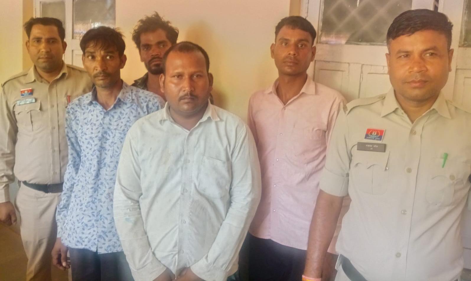 गौ तस्करी पर बड़ा प्रहार: ट्रक-पिकअप से 12 गौवंश बरामद, 7.14 लाख की संपत्ति जब्त, 4 आरोपी गिरफ्तार