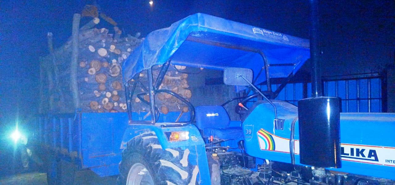 रायगढ़ वन विभाग की बड़ी कार्रवाईः लकड़ी के अवैध परिवहन में दो वाहन जब्त