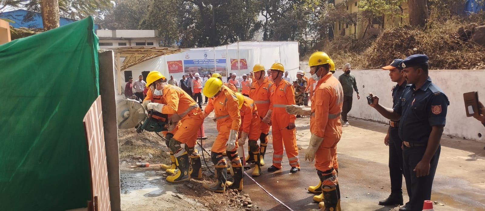 एनएमडीसी प्रशासनिक भवन में आग लगने की स्थिति में आपदा प्रबंधन की तैयारियों का किया गया अभ्यास
