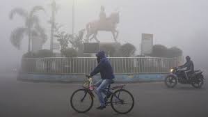 सर्द हवाओं से दिल्ली-NCR में बढ़ी ठिठुरन, यूपी-बिहार में कोहरे का अलर्ट