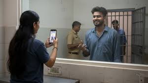  सुरक्षा व्यवस्था की खुली पोल: रायपुर सेंट्रल जेल से वायरल वीडियो, मुलाकात कक्ष में मोबाइल पहुंचने पर उठे सुरक्षा सवाल