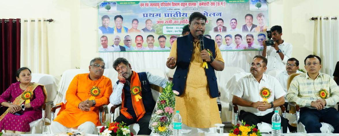 वन मंत्री कश्यप जगदलपुर में आयोजित वन विभाग के वाहन चालक कर्मचारी संघ के प्रथम प्रांतीय सम्मेलन में हुए शामिल