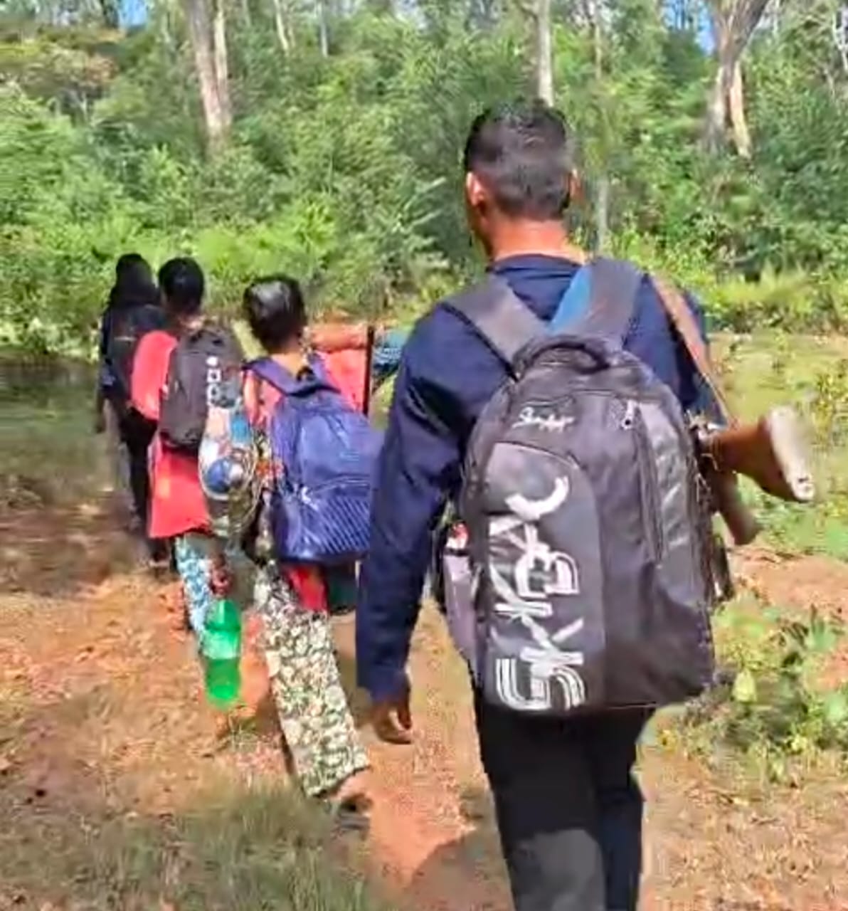 उदन्ती एरिया कमेटी के 7 नक्सलियों ने किया आत्मसमर्पण — गरियाबंद पुलिस पर जताया भरोसा