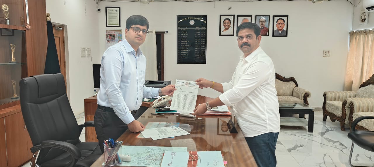 अवैध रेत उत्खनन, भंडारण और परिवहन की जाँच के लिए विधायक ने कलेक्टर को सौंपा ज्ञापन 