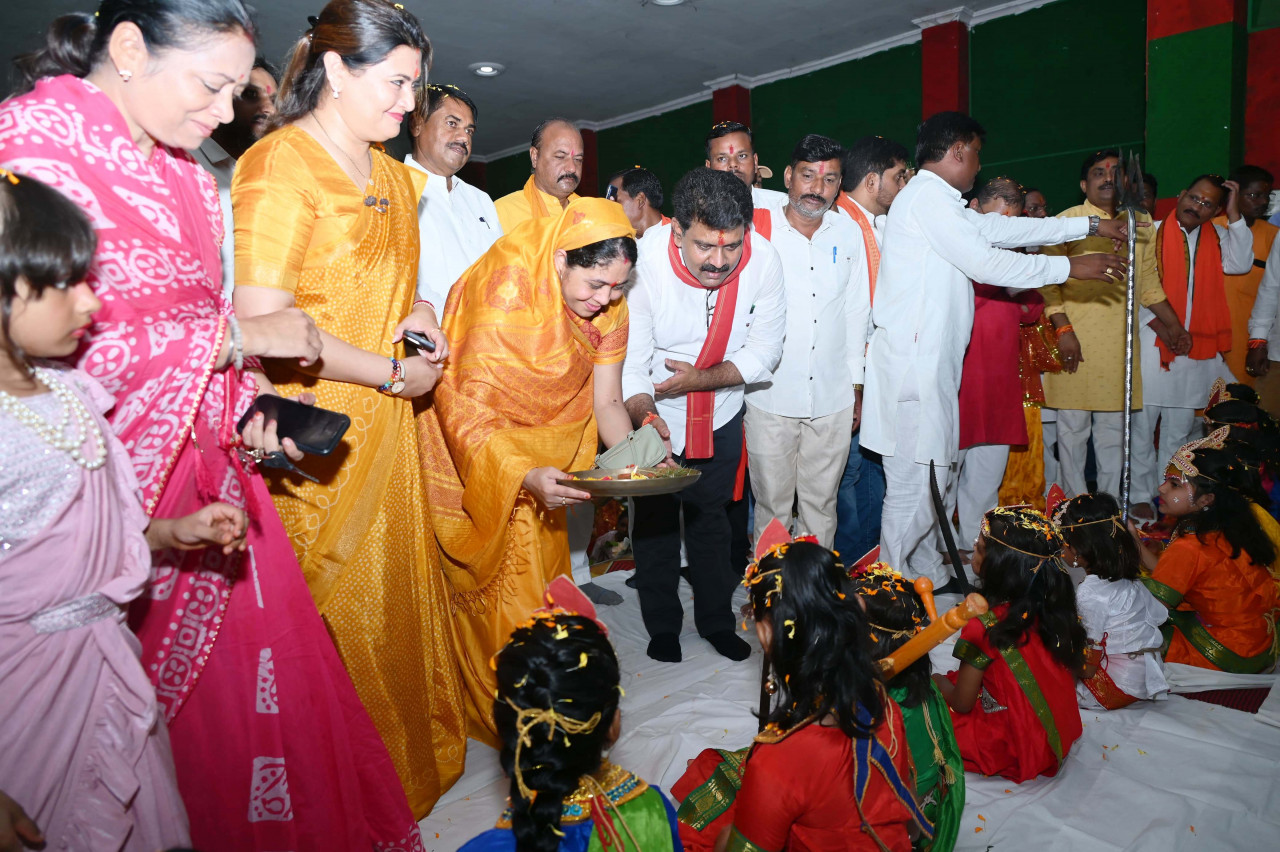 उपमुख्यमंत्री विजय शर्मा ने कवर्धा में किया कन्या पूजन