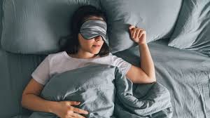 कहीं आप भी तो गलत तरीके से नहीं सो रहे? जानें सोने की सही पोजीशन