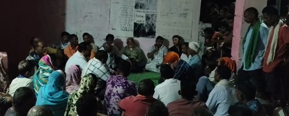 धर्मांतरित व्यक्ति के शव दफन को लेकर ढेकुना गांव में विरोध, कलेक्टर-एसपी को सौंपा ज्ञापन