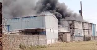 कवर्धा में भीषण आग: जनता राइस मिल में लगी आग, मौके पर मची अफरा-तफरी