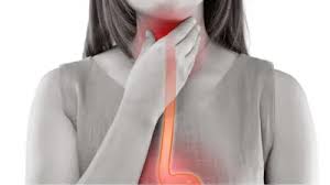 Health Tips: बारिश के मौसम में गले में सूजन और खराश की समस्या से हैं परेशान तो आजमाएं ये घरेलू उपाय
