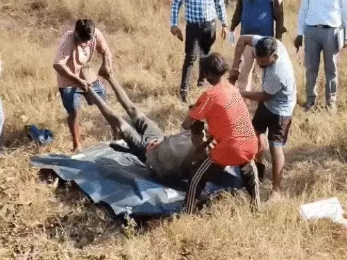 जंगल में दो ग्रामीण युवकों के शव मिलने से इलाके में हड़कंप