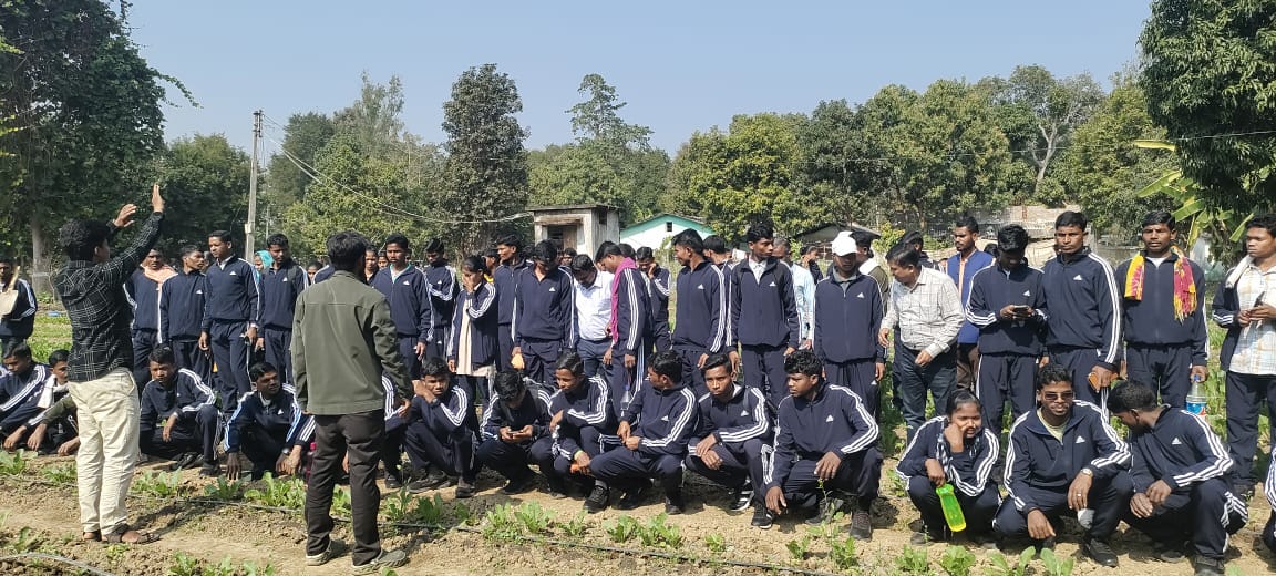 134 पुनर्वासित युवाओं को जैविक खेती एवं पर्यटन स्थलों का कराया गया शैक्षणिक भ्रमण