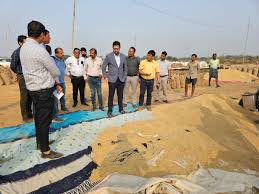 कलेक्टर ने किया गढ़फूलझर का औचक निरीक्षण,मुख्यमंत्री द्वारा किए गए घोषणाओं के क्रियान्वयन की तैयारियों का लिया जायजा