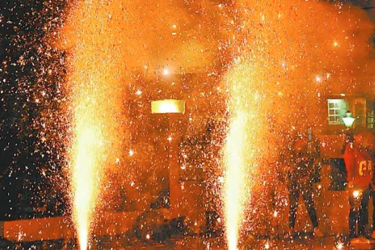 सरकार का बड़ा फैसला, दीपावली में सिर्फ 2 घंटे ही फोड़ सकेंगे पटाखे