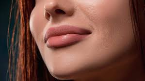 सर्दियों में इस तरह करें होंठों की देखभाल 
