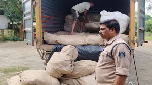 अवैध कारोबारियों पर जशपुर पुलिस की सख्त कार्रवाई, ट्रक मालिक पर लगाया 29.96 लाख का जुर्माना