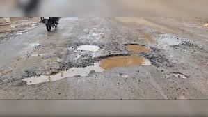 Bad roads in Kanker: 148 करोड़ की सड़क, 3 करोड़ की मरम्मत. और हर 100 मीटर पर 10 गड्ढे !