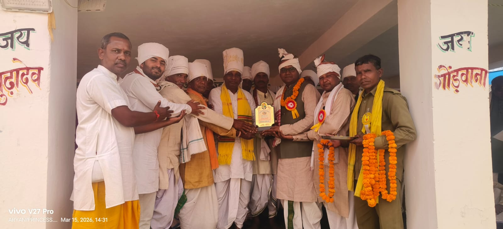 शिक्षा के क्षेत्र में योगदान के लिए सम्मानित हुए शिक्षक हेमलाल ध्रुव, विधायक जनक ध्रुव के हाथों मिला सम्मान