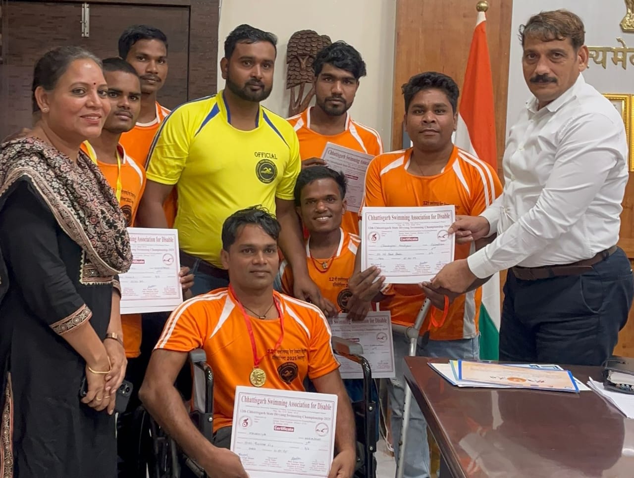 राज्य स्तरीय पैरा स्विमिंग चैम्पियनशिप में कबीरधाम के खिलाड़ियों ने जीते 14 पदक
