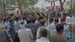  नाराज किसानों ने सिंचाई विभाग के SDO को बनाया बंधक, छोड़ने के लिए ये रखी शर्त