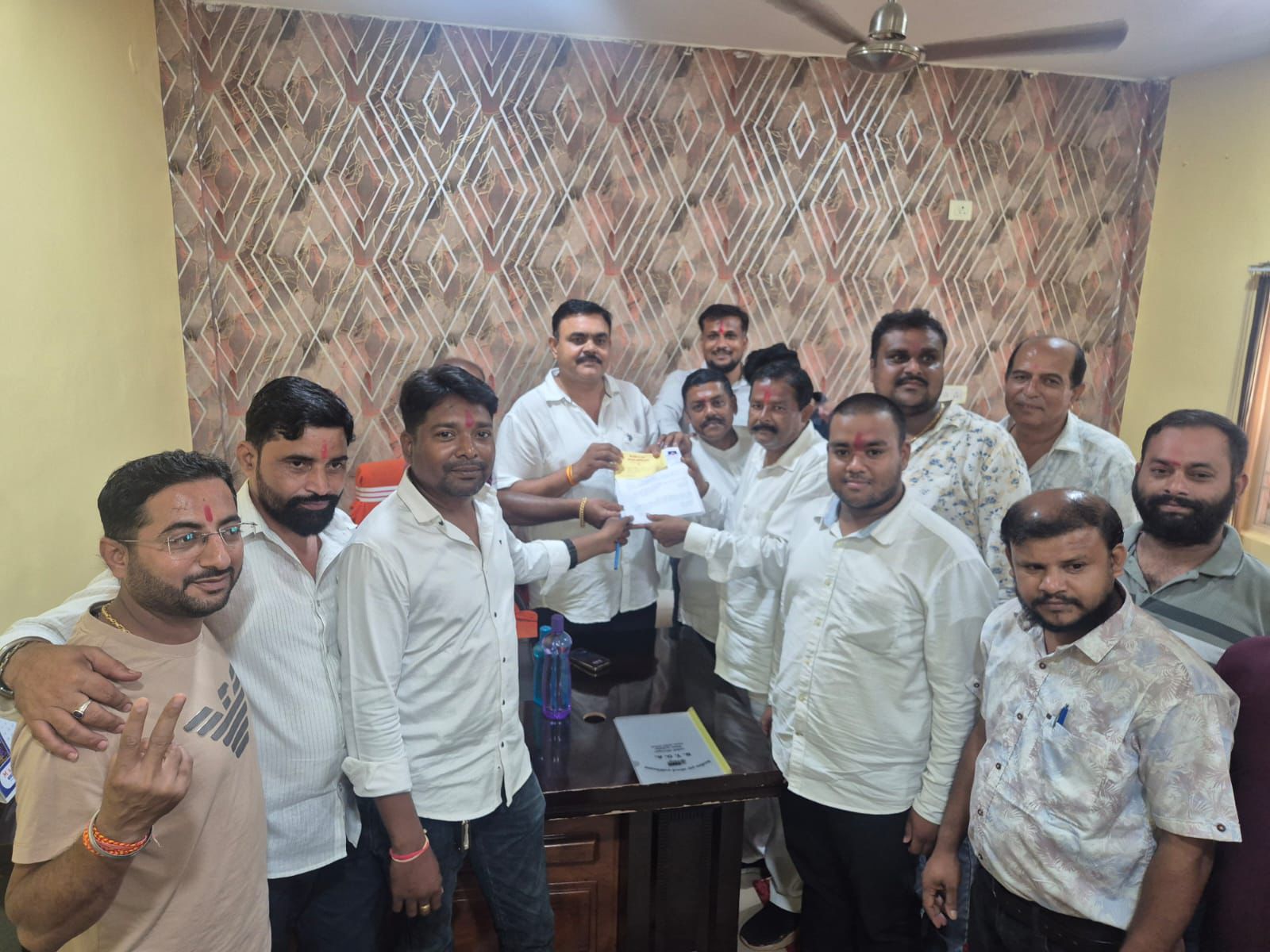 उमेश सिंह पैनल ने माँ दंतेश्वरी के दर्शन कर बीटीओए चुनाव के लिए नामांकन पत्र किया दाखिल