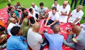 हाथरस हादसा : पीड़ित परिवारों से मिले राहुल गांधी