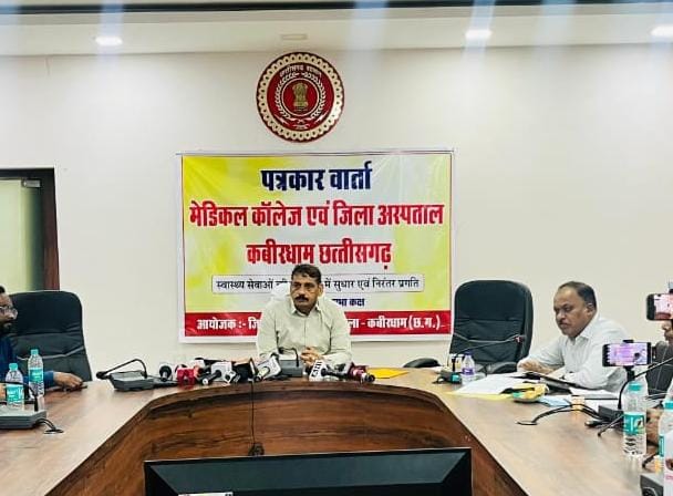 कलेक्टर गोपाल वर्मा ने दी मेडिकल कॉलेज और स्वास्थ्य सेवाओं की प्रगति की जानकारी