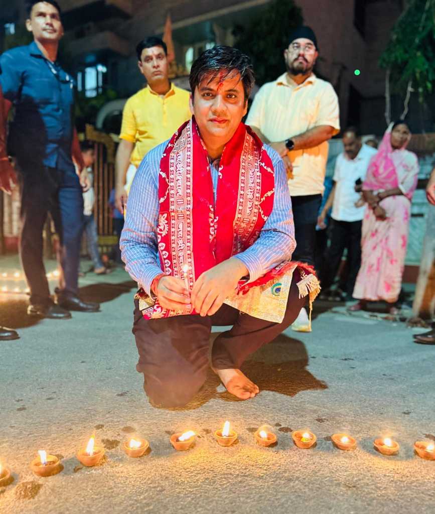 बाल रत्न मंच गणेश उत्सव पंडाल में  5100 दीपों से दीपोत्सव संपन्न,सनातन की अलख जगाने संस्कारधानी के जन जन ने दीप जलाए 